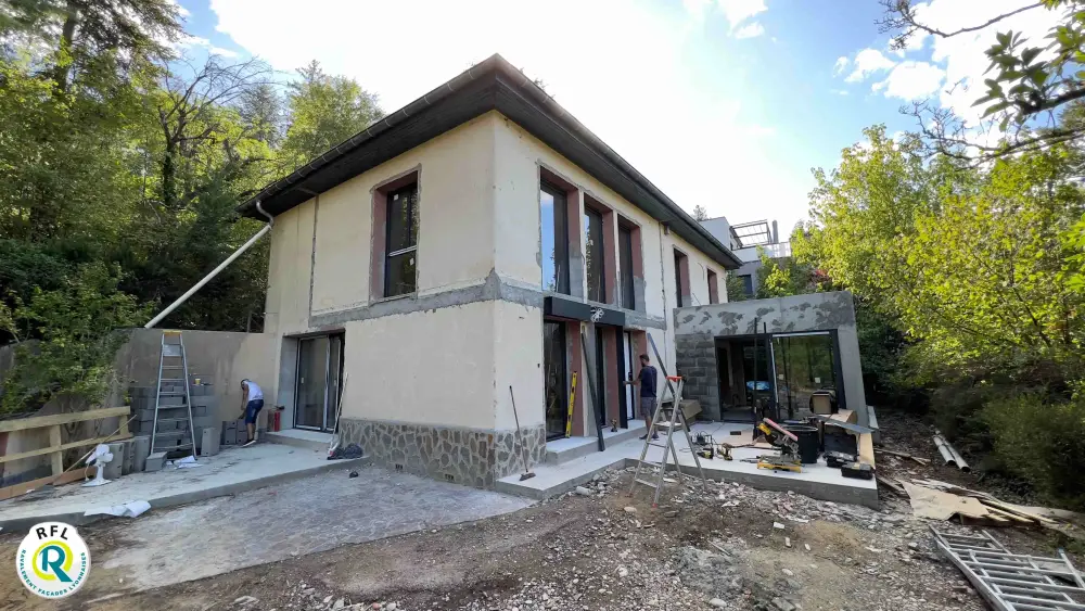 AVANT - Charbonnières-les-Bains, 69260 -Isolation thermique par l'extérieur et ravalement de façade_resultat